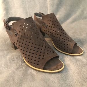 White Mountain Glorielle Perf Peep Toe Booties 9